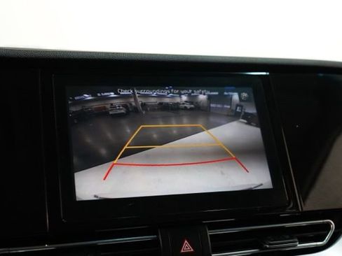 Used 2022 Kia Niro LX image 27