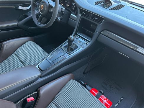 Certified 2016 Porsche 911 R RWD image 16