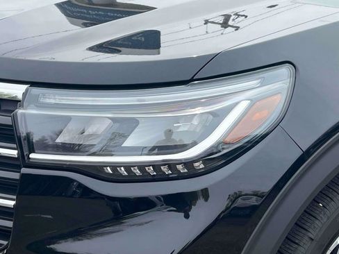 Used 2026 Ford Explorer Active AWD/4WD image 13