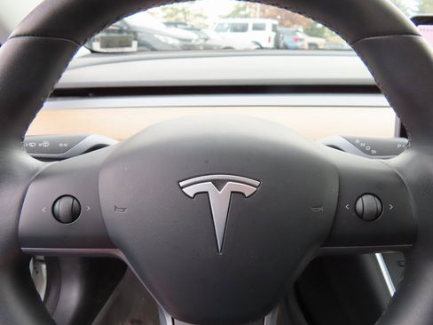 Used 2020 Tesla Model 3 Long Range image 16