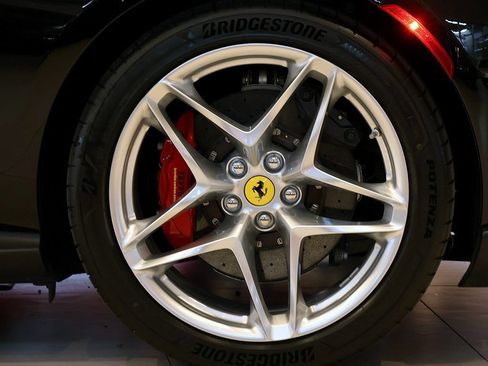 Certified 2025 Ferrari Roma Spider RWD image 81