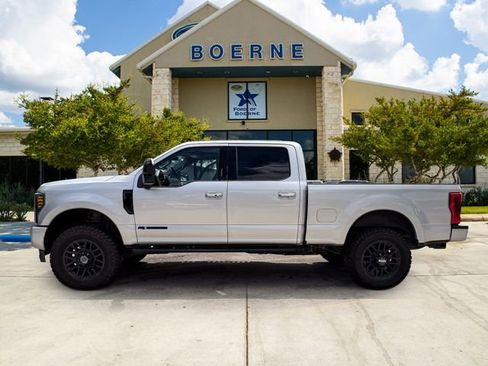Used 2019 Ford F250 Lariat w/ Lariat Ultimate Package AWD/4WD image 2