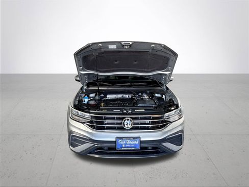 Used 2024 Volkswagen Tiguan SE image 21