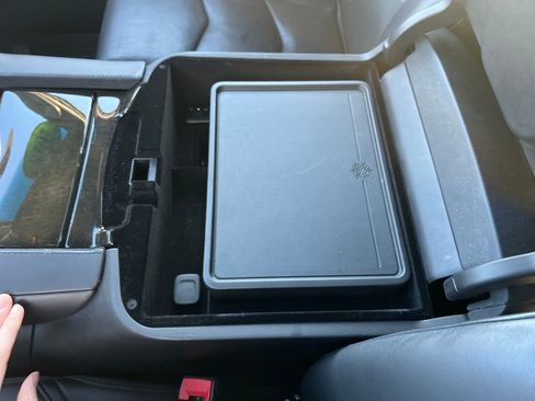 Used 2018 Cadillac Escalade ESV Platinum image 19