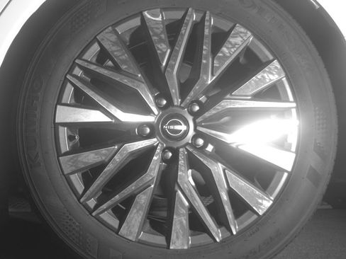 Used 2025 Nissan Altima 2.5 SV FWD image 14