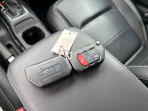 Used 2021 Jeep Gladiator Overland w/ Popular Equipment Package AWD/4WD image 20