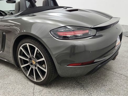Used 2017 Porsche 718 Boxster RWD image 22
