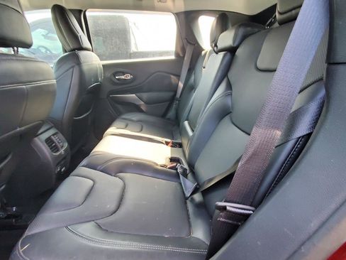 Used 2021 Jeep Cherokee Latitude Lux w/ Comfort/Convenience Group image 5