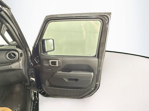 Used 2023 Jeep Wrangler Unlimited Sahara AWD/4WD image 31
