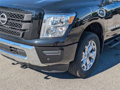 Used 2024 Nissan Titan SV w/ SV Convenience Package image 9