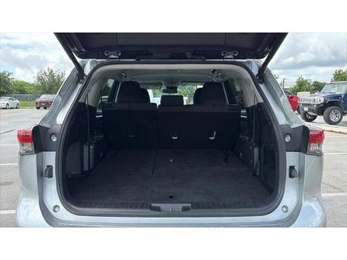 Certified 2025 Toyota Highlander LE FWD image 36
