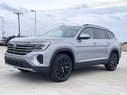New 2026 Volkswagen Atlas SE image 2