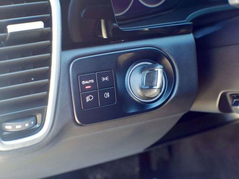 Used 2023 Porsche Cayenne Platinum Edition image 35