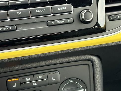 Used 2015 Volkswagen Beetle 1.8T image 12