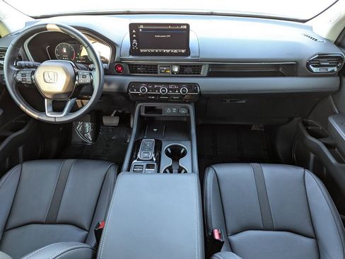 Used 2025 Honda Pilot Touring image 11