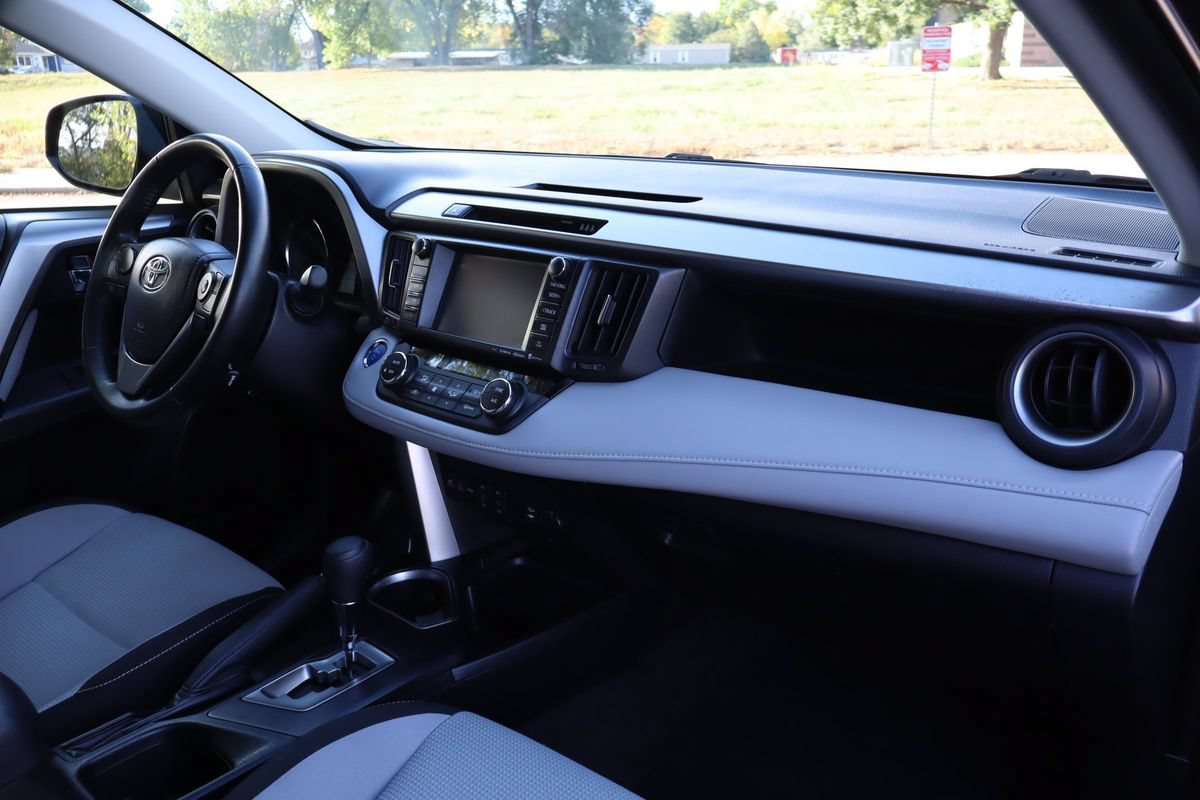 Used 2018 Toyota RAV4 XLE w/ Convenience Package AWD/4WD image 17