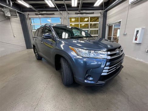Used 2019 Toyota Highlander LE image 7