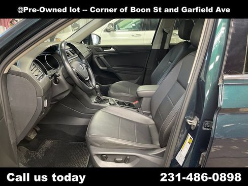 Used 2019 Volkswagen Tiguan SE w/ Panoramic Sunroof Package AWD/4WD image 14
