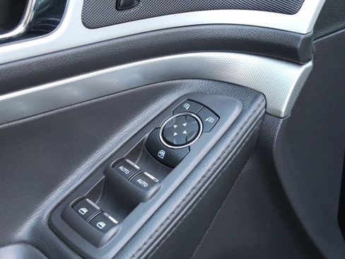 Used 2013 Ford Explorer XLT image 24