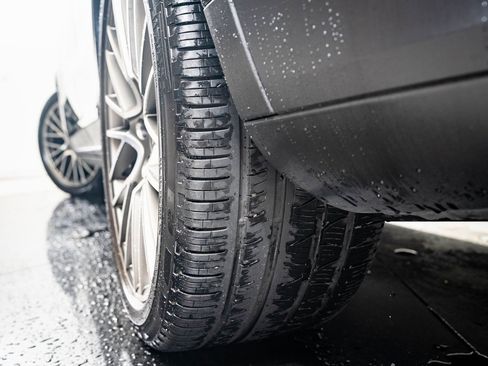 Used 2023 Porsche Cayenne Platinum Edition image 37