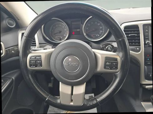 Used 2012 Jeep Grand Cherokee Laredo AWD/4WD image 17