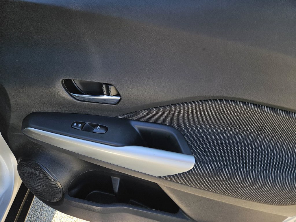 Certified 2019 Nissan Kicks SV FWD image 7