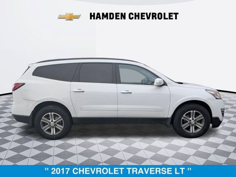 Used 2017 Chevrolet Traverse LT image 2