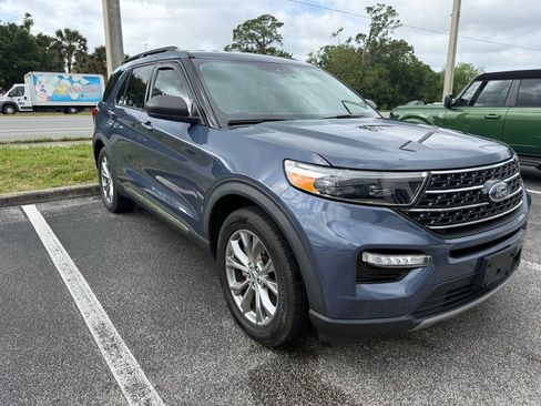 Used 2021 Ford Explorer XLT w/ Equipment Group 202A image 2