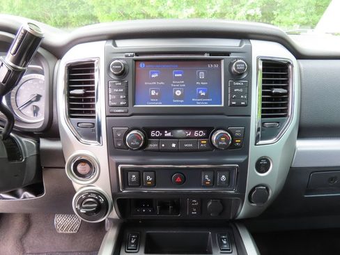 Used 2017 Nissan Titan PRO-4X w/ Pro-4x Convenience Package AWD/4WD image 21