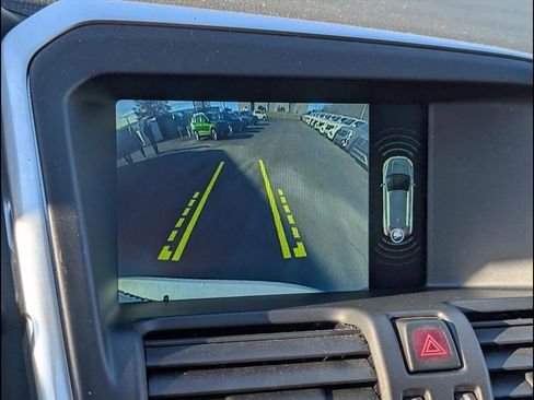 Used 2017 Volvo XC60 T6 Dynamic w/ Preferred Option Package image 17