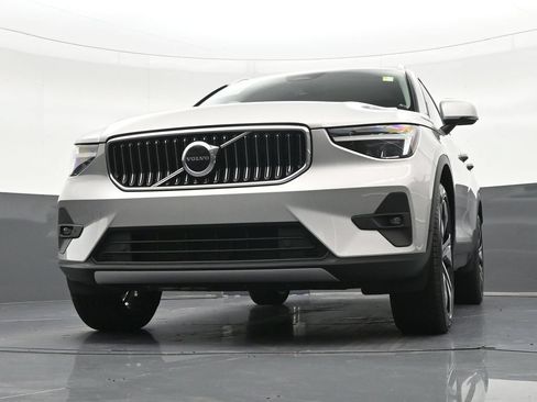 Used 2023 Volvo XC40 B5 Plus AWD/4WD image 32