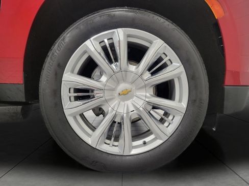 Used 2022 Chevrolet Suburban High Country image 3