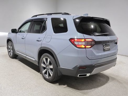 Used 2023 Honda Pilot Touring image 7
