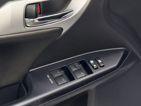 Used 2013 Lexus CT 200h Base 4dr Hatchback image 10