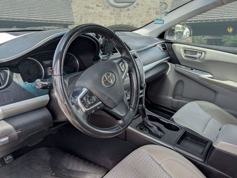 Used 2015 Toyota Camry SE FWD image 7