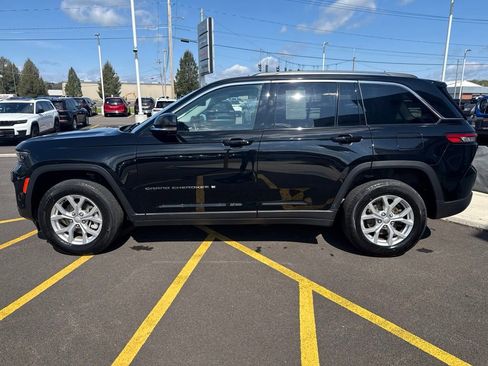 Used 2023 Jeep Grand Cherokee Limited w/ Luxury Tech Group II AWD/4WD image 5