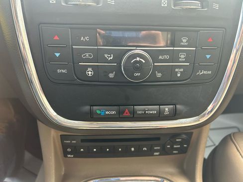 Used 2012 Chrysler Town & Country Limited w/ Luxury Group image 23