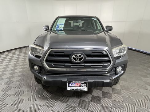 Used 2017 Toyota Tacoma SR5 w/ Tow Package AWD/4WD image 8