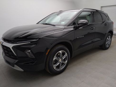 Used 2024 Chevrolet Blazer LT w/ Convenience Package FWD image 2
