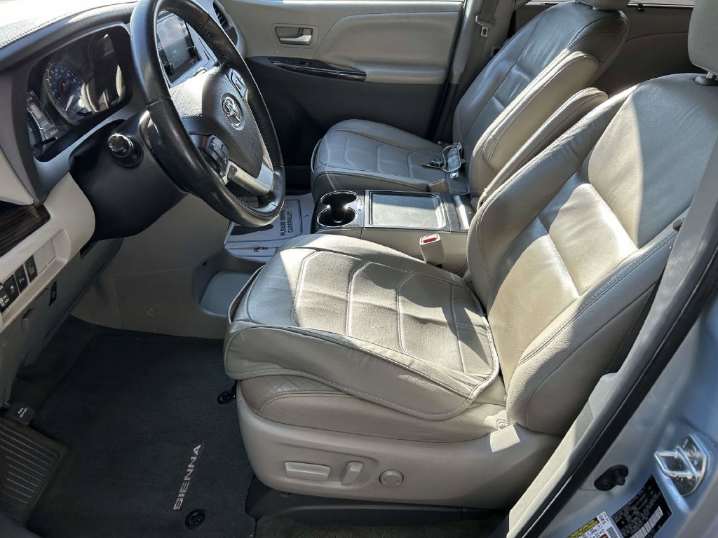 Used 2016 Toyota Sienna XLE Premium FWD image 14