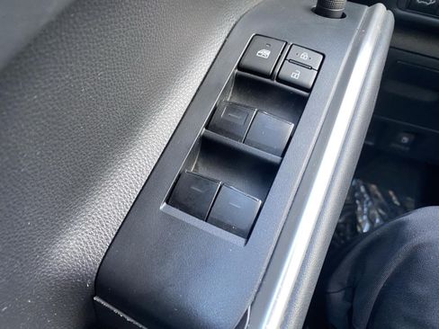 Used 2022 Toyota Highlander XLE AWD/4WD image 21