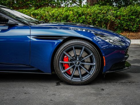 Used 2023 Aston Martin DB11 Volante RWD image 28