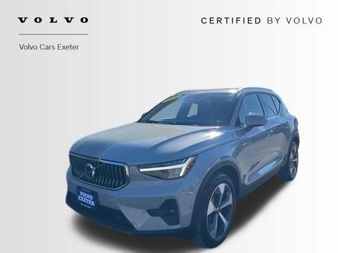 Certified 2025 Volvo XC40 B5 Plus image 2