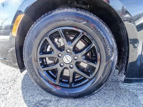 Used 2023 Chrysler Pacifica Touring-L image 17