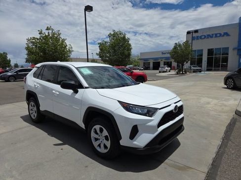 Used 2022 Toyota RAV4 LE AWD/4WD image 3