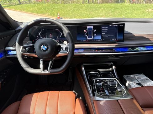 Used 2026 BMW 760i xDrive w/ Executive Package AWD/4WD image 23