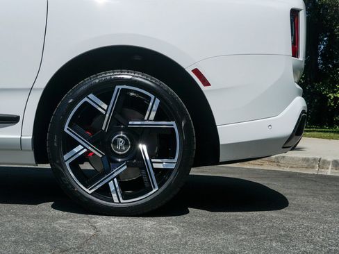 New 2027 Rolls-Royce Cullinan Black Badge AWD/4WD image 21