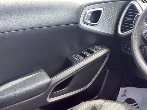Used 2024 Kia Soul LX w/ Option Group 015 FWD image 11