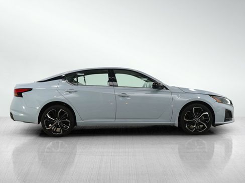 Used 2023 Nissan Altima 2.5 SR AWD/4WD image 6