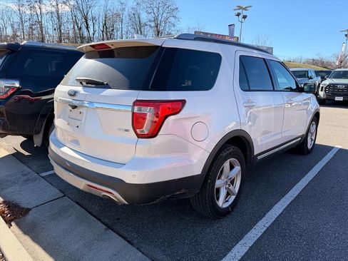Used 2016 Ford Explorer XLT w/ Equipment Group 202A image 3